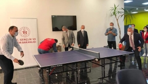 Vali Kaldırım Masa Tenisinde 'de Gayet İddialıyım İnanmayan Turgut Başkana Sorabilir