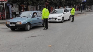Hendek’te Kurallara Uymayıp Sokağa Çıktılar Cezayı Yediler