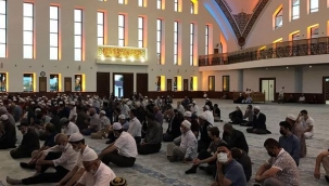 Hendek’te Bayram Namazı için camiler doldu taştı