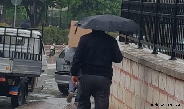 Aman Dikkat Siz Siz Olun Cuma Cumartesi Günü Şemsiyesiz dışarı çıkmayın