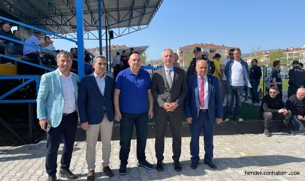 Milletvekili Engin Özkoç Hendekspor Belediye Kütahyaspor Mücadelesini Tribünden izledi