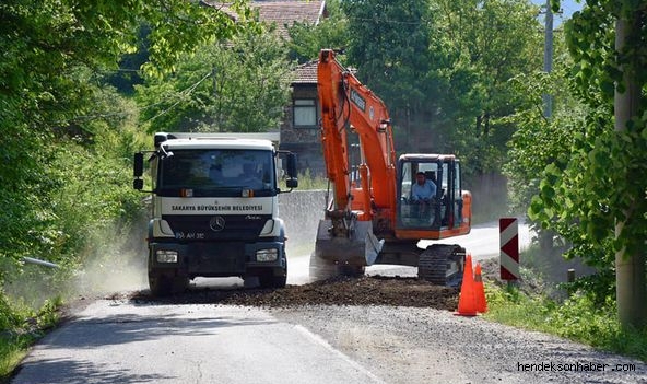 Hendek Aksu Mahallesi’nde Yol Çöktü