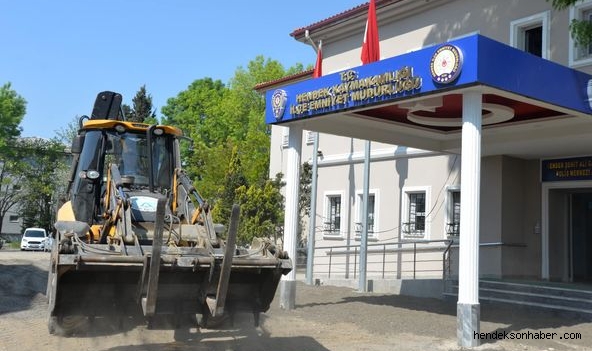 Hendek Emniyet Müdürlüğü Bahçesinde Çevre Düzenlemesi