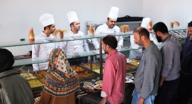 Sakarya Büyükşehir'in restoranı öğrencilere ilaç gibi geldi: Uygun fiyata her çeşit yemek var