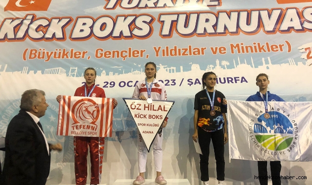 Kick boks turnuvasında Büyükşehirli sporcular kürsüde
