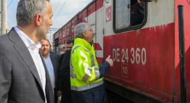 44 konteyner daha Sakarya'dan yola çıktı: "Yaraları hep birlikte saracağız"