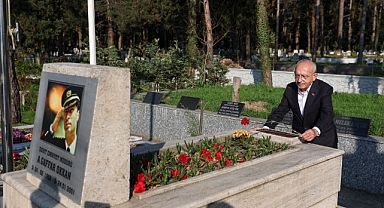 Kılıçdaroğlu Şehit Emniyet Müdürü Gaffar Okkan'ın Kabrini ziyaret etti