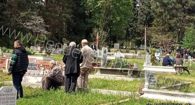 Hendek'te Bayram Arefesi Mezarlıklar Doldu Taştı