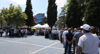  Akyazı’da 7 bin kişilik aşure ikramı yapıldı