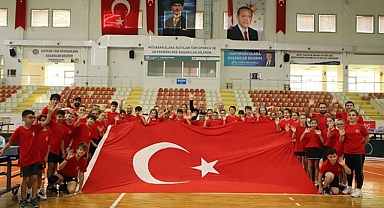 BAŞKAN TURGUT BABAOĞLU'NDAN MİNİK MİLLİLERE ZİYARET