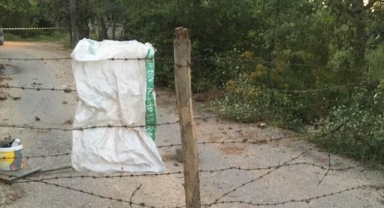 Yol Benim Dedi Yolun Ortasına Tel Çekerek Kapattı