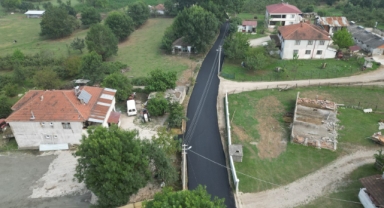 Akyazı’da asfalt mesaisi sürüyor  