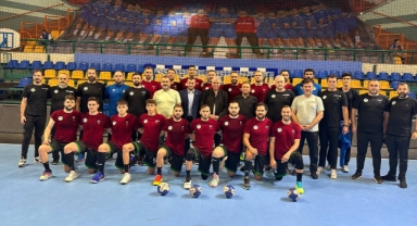 Başkan  Ekrem Yüce Belarus’ta, hentbol takımın yanındaydı