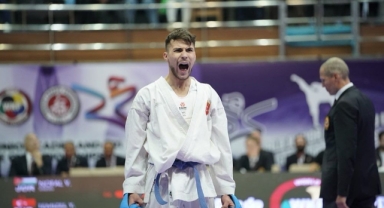 HENDEK BELEDİYESİ KARATE TAKIM SPORCUSU TEMİZEL ZİRVEDE 