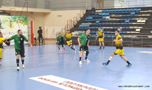 Sakarya Büyükşehir Hentbol evinde kaybetti: 34-37