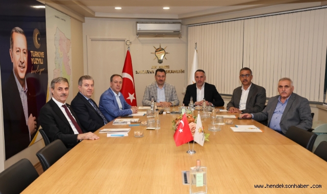 AK PARTİ'DE İSTİŞARE TOPLANTISI YAPILDI