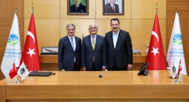 AK Parti Yerel Yönetimler Başkanı Yılmaz Büyükşehir'de