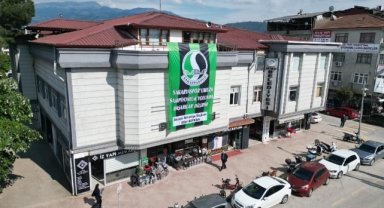 Akyazı Belediyesine Sakaryaspor Bayrağı