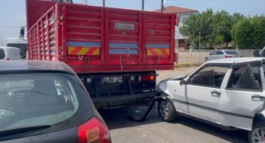Hendek Köprübaşı Işıklarda Kamyona otomobil Çarptı 1 Yaralı