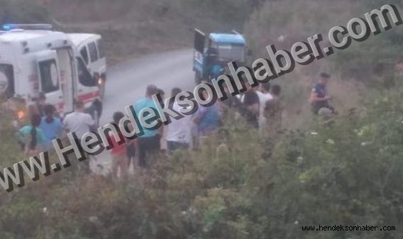 Hendek'te Korkutan Kaza Otomobil dereye yuvarlandı: 3 yaralı