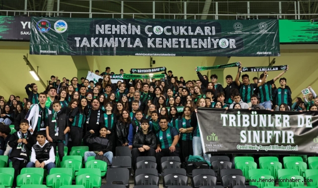 Yusuf Alemdar’dan gençlerle tribünden paylaşım: “Hep birlikte Sakaryaspor’un yanındayız”