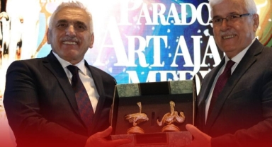 Ali İnci, "Sakarya’nın En İyi Siyasetçisi" Ödülüne Layık Görüldü