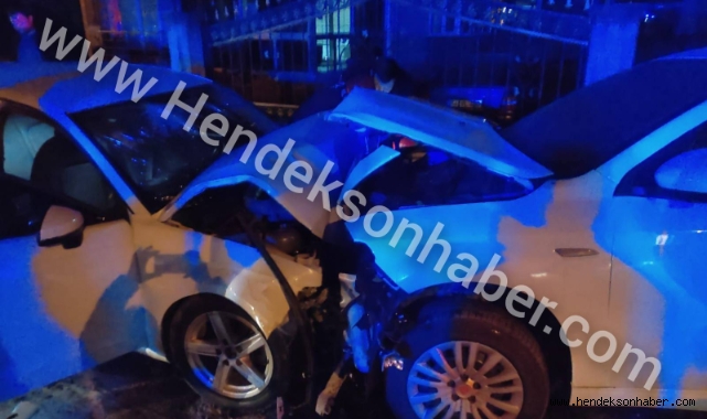 Hendek'te Direksiyon hakimiyetini kaybetti, park halindeki araca çarptı 1 Yaralı