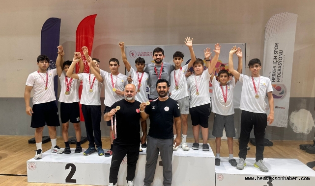 HENDEK OLİMPİK SPOR KULÜBÜ GÜREŞ TAKIMI UŞAK'TAN ZAFERLE DÖNDÜ!