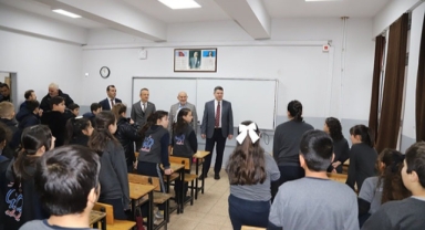 ​Hendek’te Karne Heyecanı: Kaymakam ve Başkandan Öğrencilere Anlamlı Ziyaret  ​