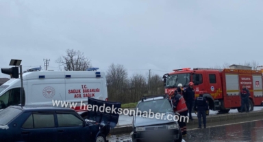 Hendek D-100’de : İki Araç Çarpıştı, 4 Yaralı!