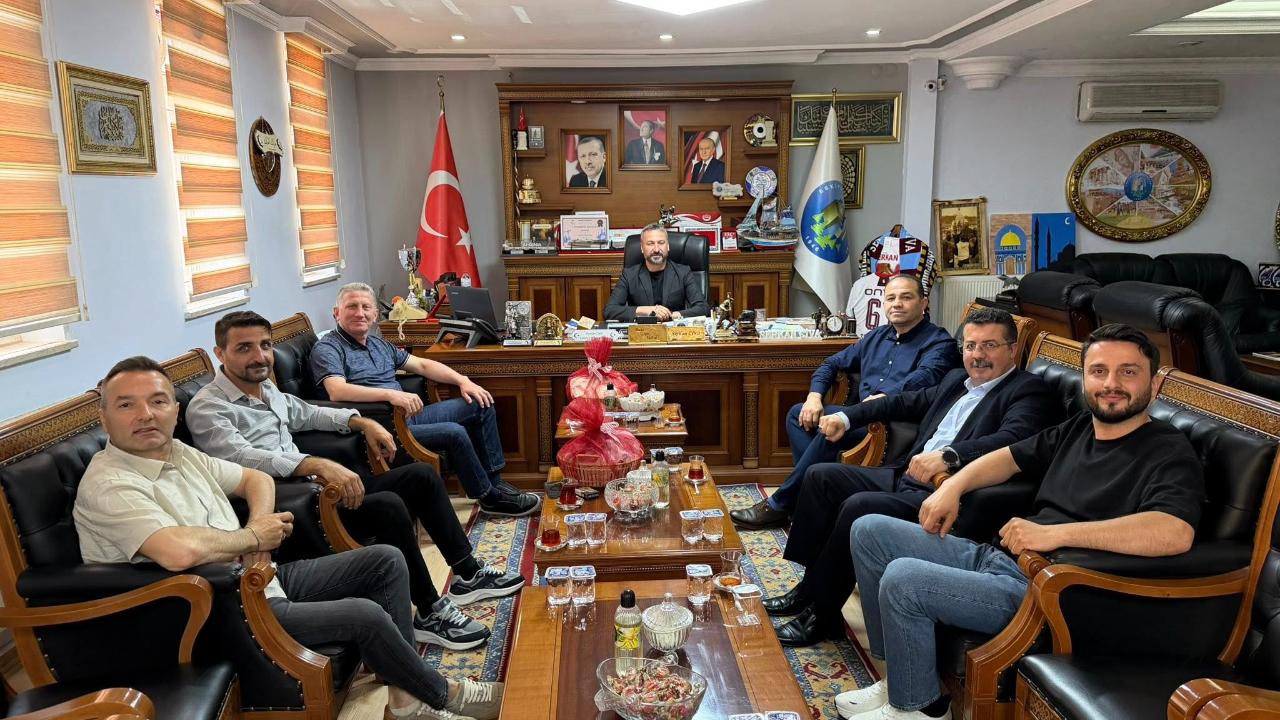 HENDEK KARADENİZLİLER DERNEĞİ'NDEN BAŞKAN CIVA'YA ZİYARET