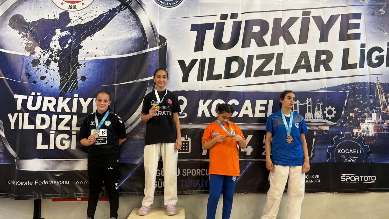 Hendek Olimpik Spor kulübü Karatecileri Yıldız Gibi