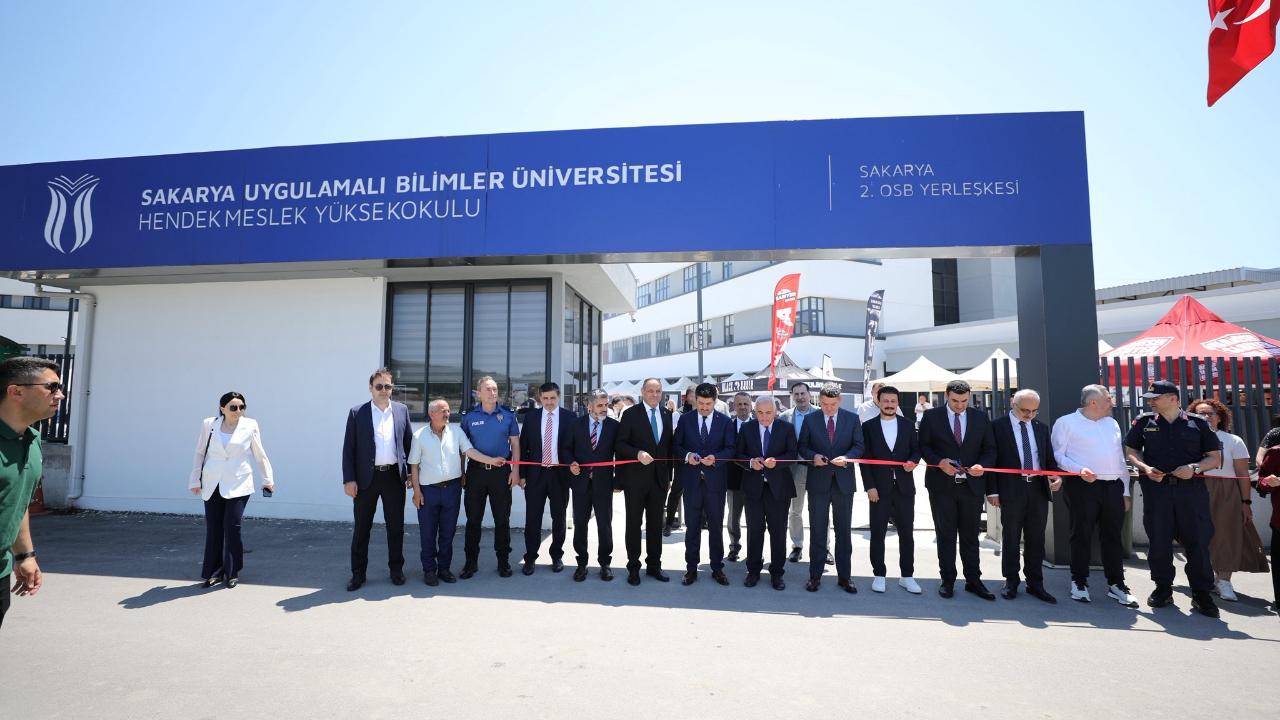 Hendek’te Dev Kariyer Zirvesi: Protokol ve Gençler Buluştu!