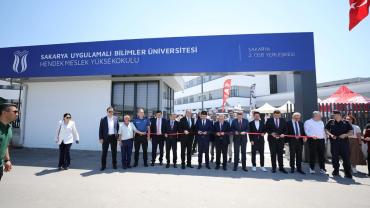 Hendek’te Dev Kariyer Zirvesi: Protokol ve Gençler Buluştu!