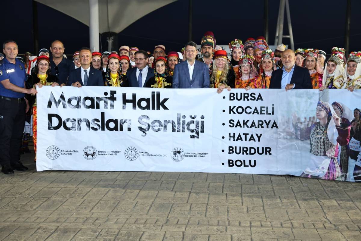 Maarif Halk Dansları Şenliği Büyük Beğeni Topladı