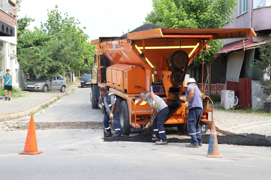 HENDEK’TE HİZMET SEFERBERLİĞİ ARALIKSIZ SÜRÜYOR