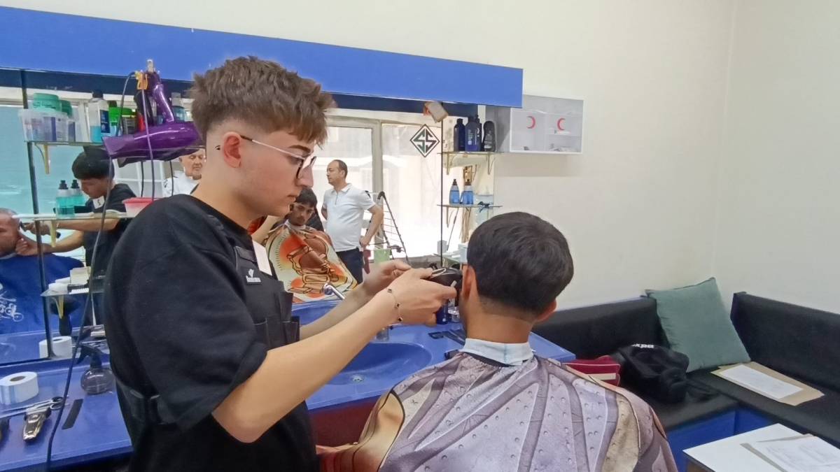 Hendek’te Geleceğin Berberleri Sınavda Ter Döktü!
