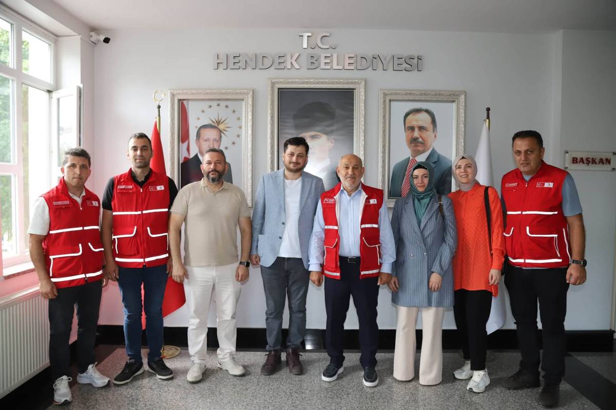 Hendek  Kızılay'dan İhtiyaç Sahipleri İçin Ortak İmza