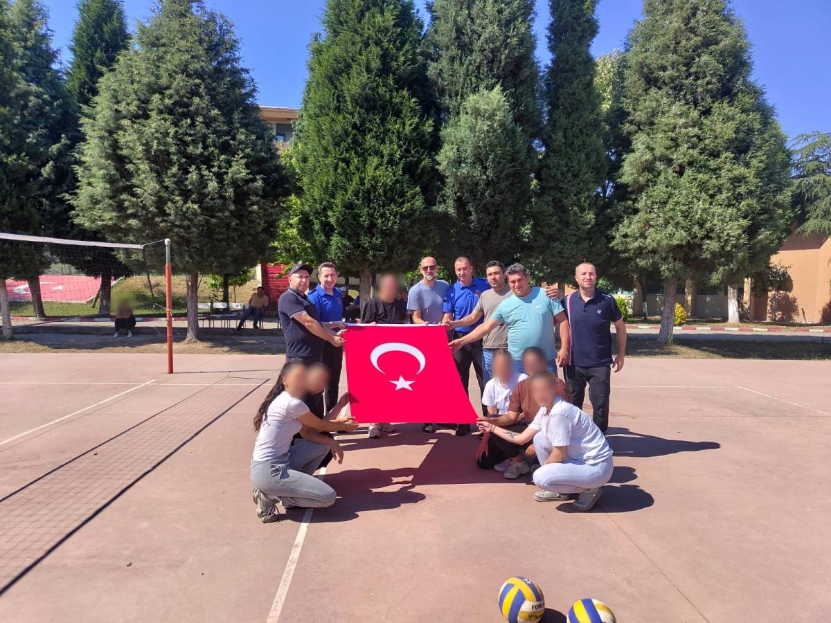 Voleybol Turnuvasında Şampiyon Filenin Koruyucuları